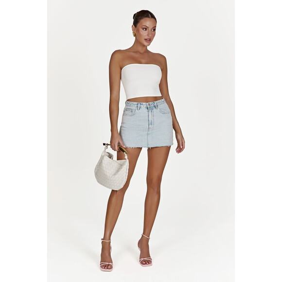 NWT Meshki Lennon Mid Rise Denim Raw Hem Mini Skirt Light Blue Womens Sze Medium - Picture 1 of 6